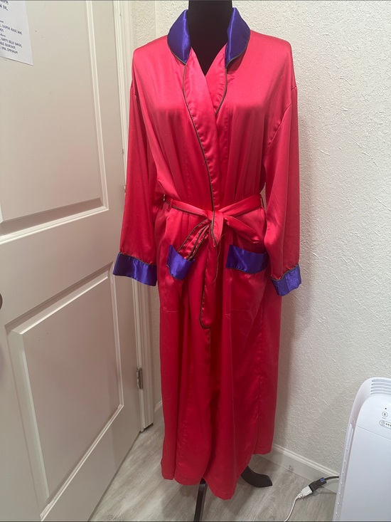 Victoria's Secret Other - Victoria's Secret Gild Label Pink Satin Robe with Purple Trim M/L